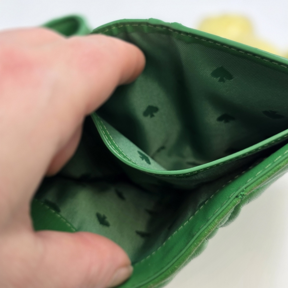 KATE SPADE Carey Medium Compact Bifold Wallet in Bright Green Quilted Leather - Picture 8 of 11